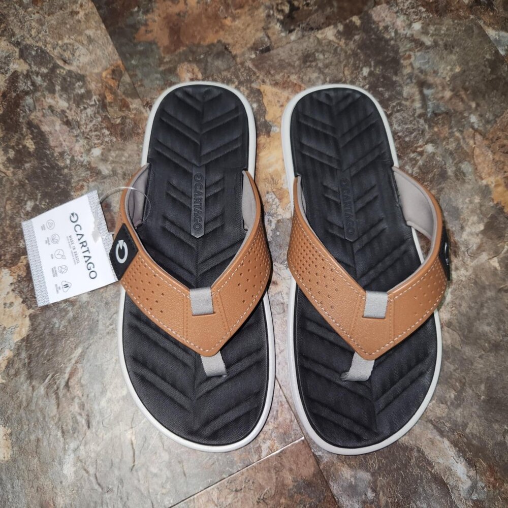 Cartago Mens Sandals / Flip Flops - Size 10 - NWT